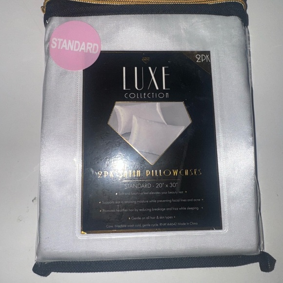 Luxe Collection Other - Luxe Collection White Pillowcase Standard 2PK